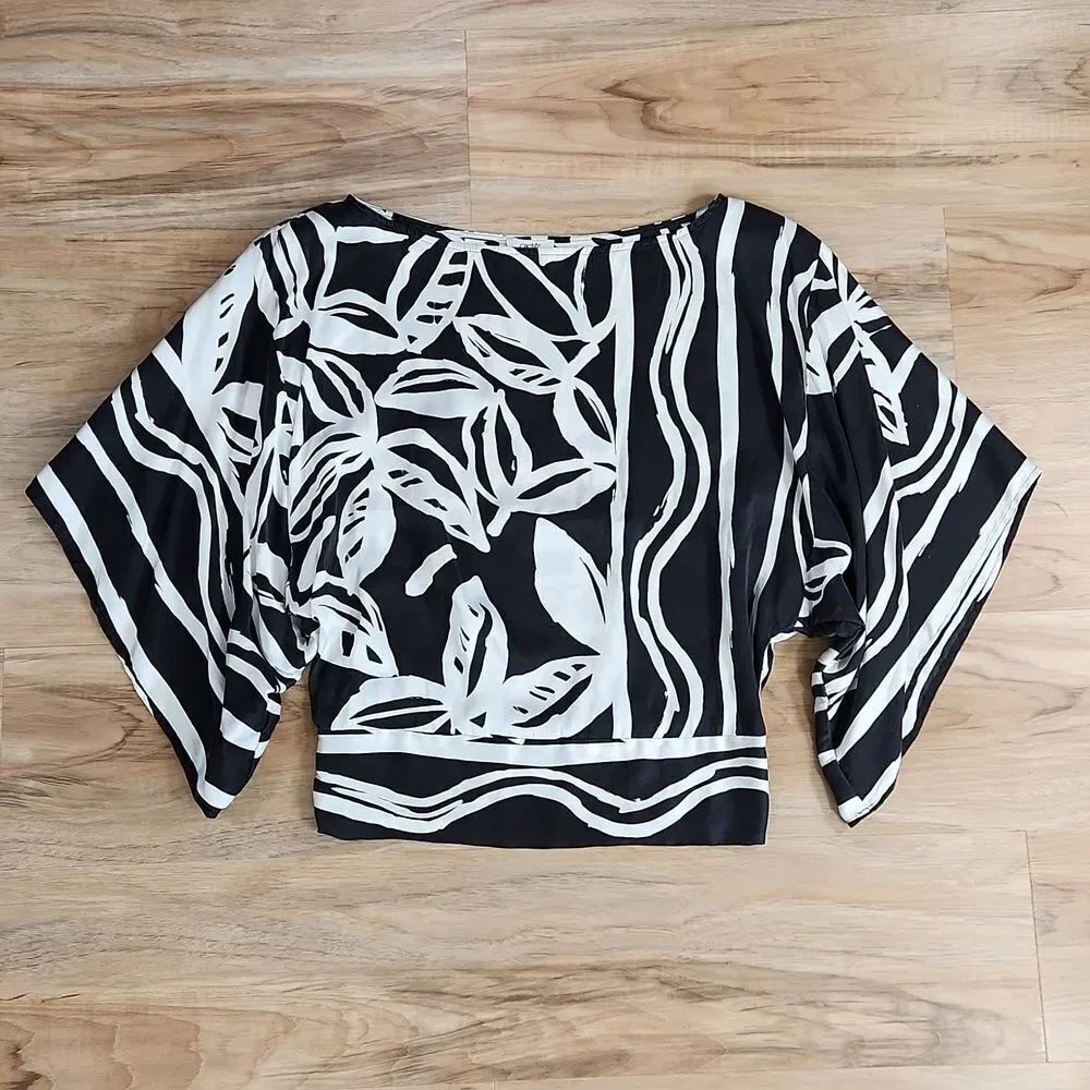 🔹️Cache Black & White Print Silk Wide Kimono Sleeve Top Small